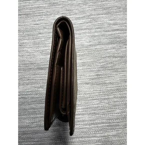 Pre-Love Gucci Bi-Fold Wallet in Classic Beige and Brown GG Canvas and Leather - Picture 6 of 9